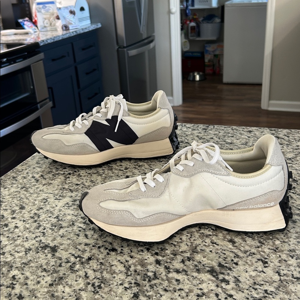 New Balance 327 Women’s Size 10.5 Sea Salt & Black Retro Kicks - Picture 6 of 9